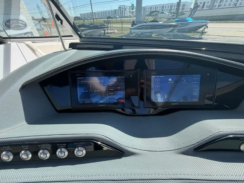 Slide: The Image of 2020 COBALT R3 SURF - Image 24 - 24