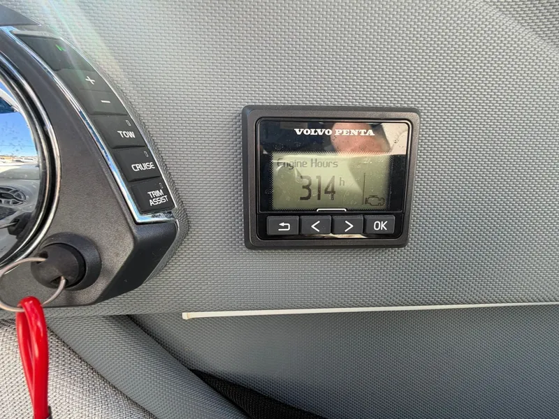 Slide: The Image of 2020 COBALT R3 SURF - Image 25 - 25