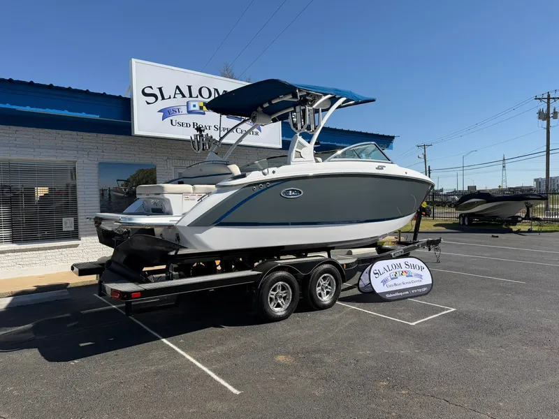 Slide: The Image of 2020 COBALT R3 SURF - Image 26 - 26