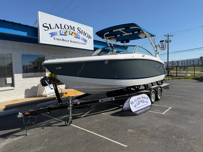 Slide: The Image of 2020 COBALT R3 SURF - Image 4 - 4