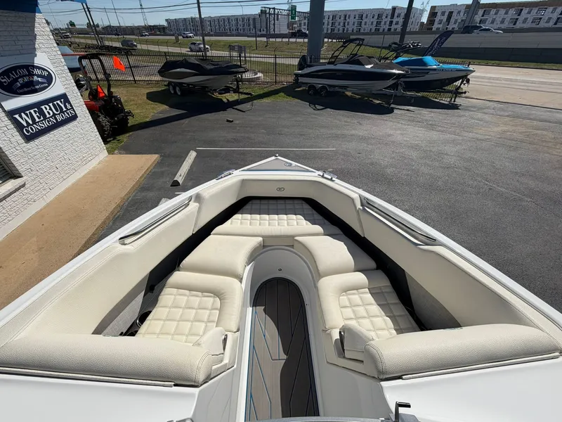 Slide: The Image of 2020 COBALT R3 SURF - Image 9 - 9