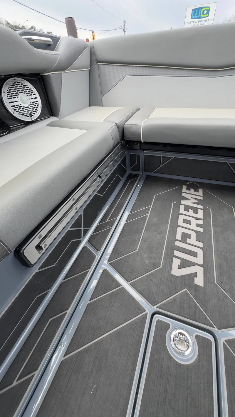 Slide: The Image of Supreme S240 2023 - 5