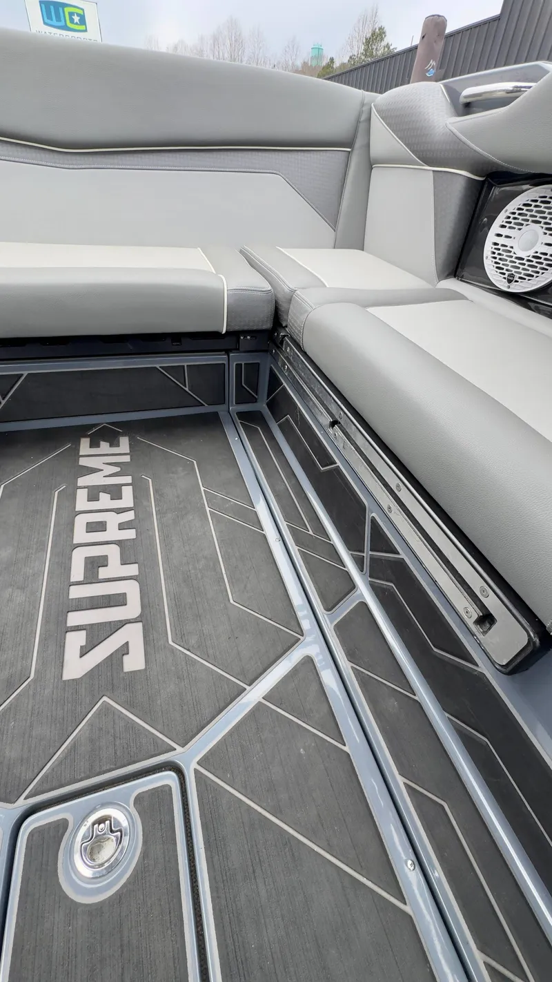 Slide: The Image of Supreme S240 2023 - 6