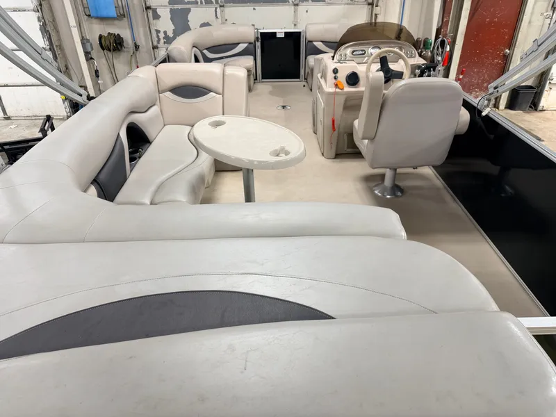 Slide: The Image of Sylvan Mirage 820 & 90HP Mercury 4Stroke - $21,995 2015 - 10