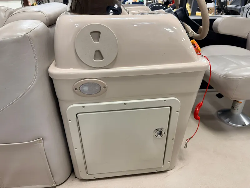 Slide: The Image of Sylvan Mirage 820 & 90HP Mercury 4Stroke - $21,995 2015 - 18