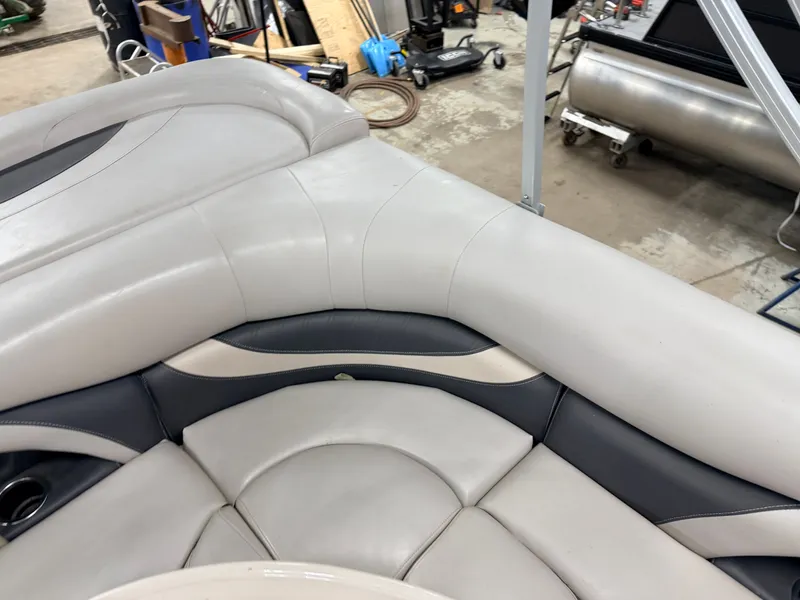 Slide: The Image of Sylvan Mirage 820 & 90HP Mercury 4Stroke - $21,995 2015 - 29