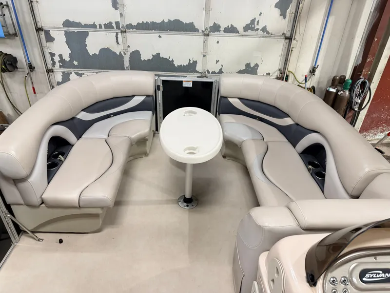 Slide: The Image of Sylvan Mirage 820 & 90HP Mercury 4Stroke - $21,995 2015 - 3