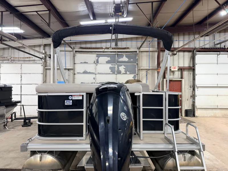 Slide: The Image of Sylvan Mirage 820 & 90HP Mercury 4Stroke - $21,995 2015 - 32