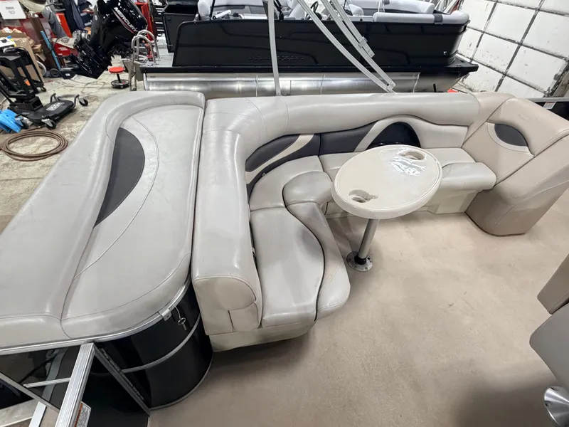 Slide: The Image of Sylvan Mirage 820 & 90HP Mercury 4Stroke - $21,995 2015 - 33