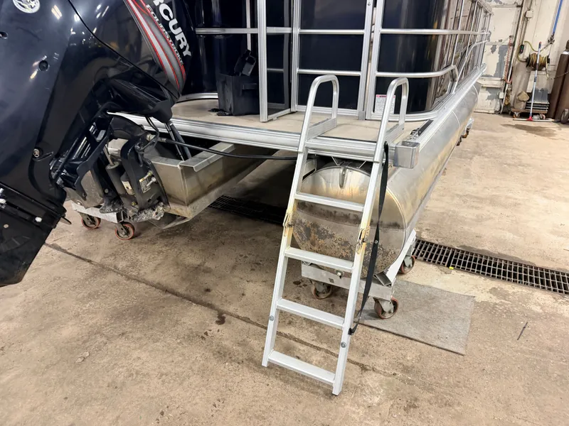 Slide: The Image of Sylvan Mirage 820 & 90HP Mercury 4Stroke - $21,995 2015 - 36