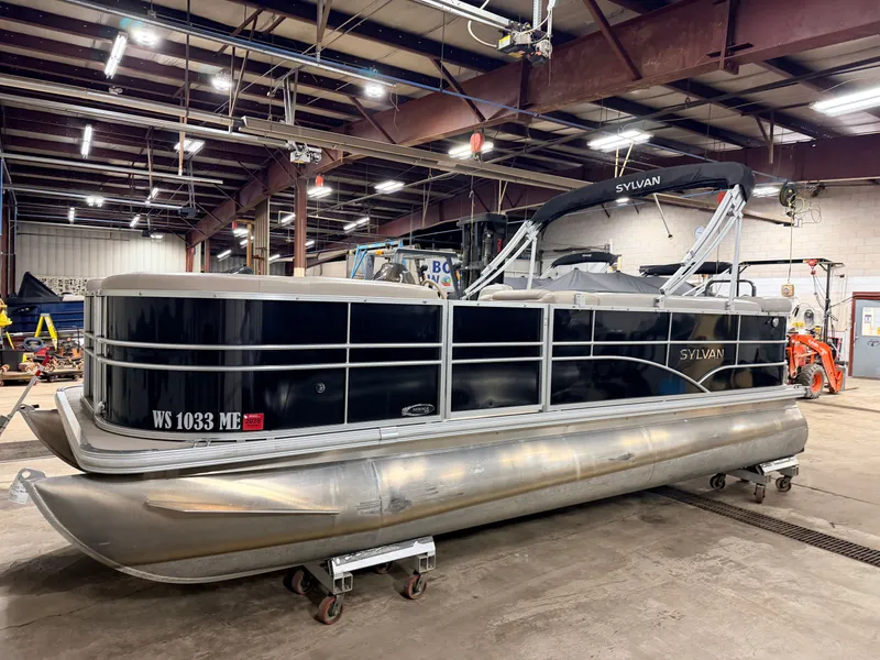 Slide: The Image of Sylvan Mirage 820 & 90HP Mercury 4Stroke - $21,995 2015 - 39