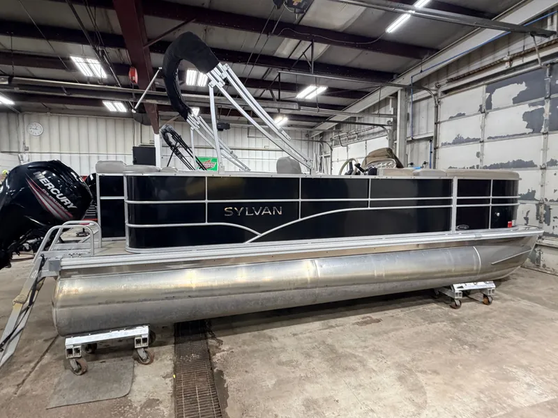 Slide: The Image of Sylvan Mirage 820 & 90HP Mercury 4Stroke - $21,995 2015 - 43