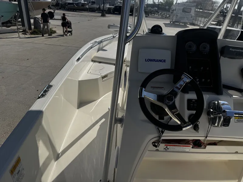 Slide: The Image of Boston Whaler 230 Dauntless 2011 - 16