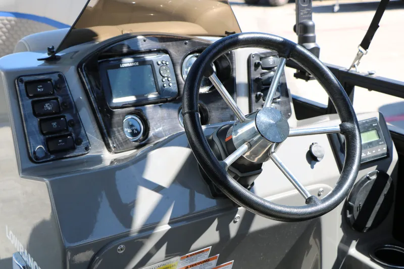 Slide: The Image of Steering console of Qwest E820 XRE CR L boat, 2023 model. - 29
