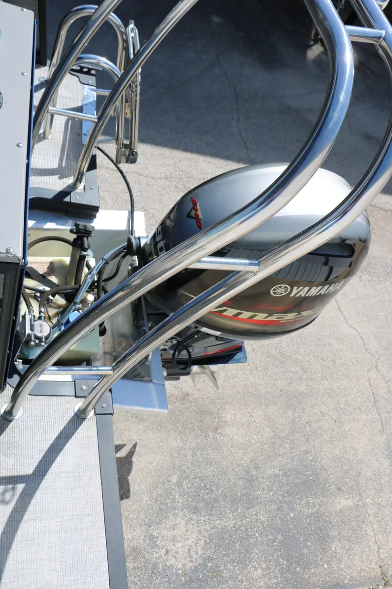 Slide: The Image of Yamaha outboard motor on a 2023 Qwest E820 XRE CR L boat. - 37