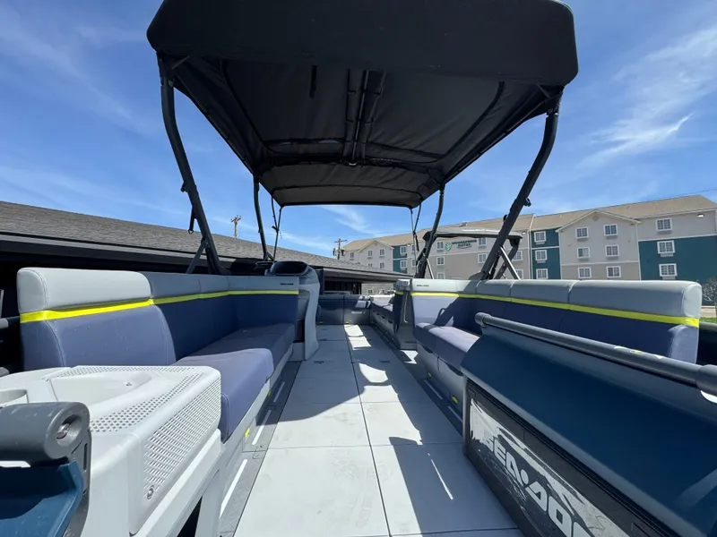 Slide: The Image of Sea-Doo Switch Cruise Limited 21 - 300 hp (With Double Bimini) 2026 - 6