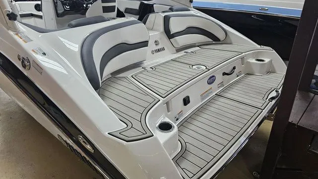 Slide: The Image of Yamaha 195S 2025 - 10