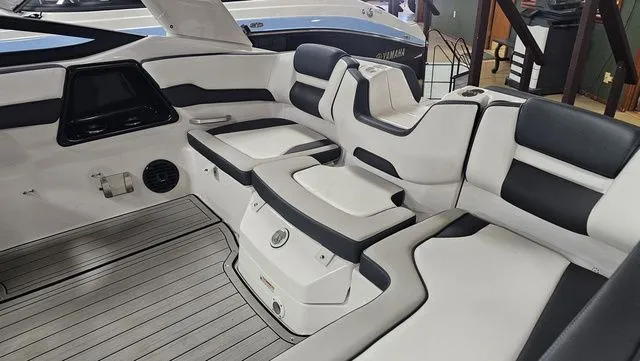 Slide: The Image of Yamaha 195S 2025 - 11