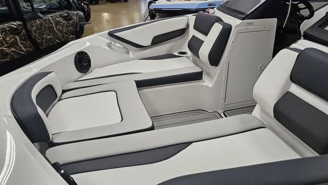 Slide: The Image of Yamaha 195S 2025 - 14