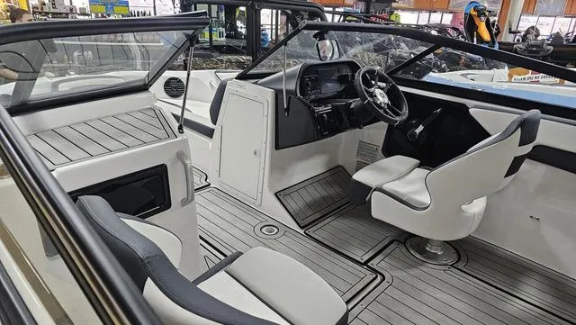 Slide: The Image of Yamaha 195S 2025 - 5