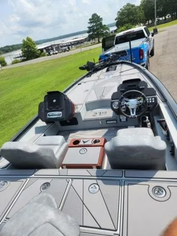 Slide: The Image of Avid 21 XB Elite 2024 - 3