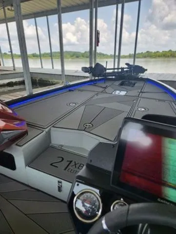 Slide: The Image of Avid 21 XB Elite 2024 - 6