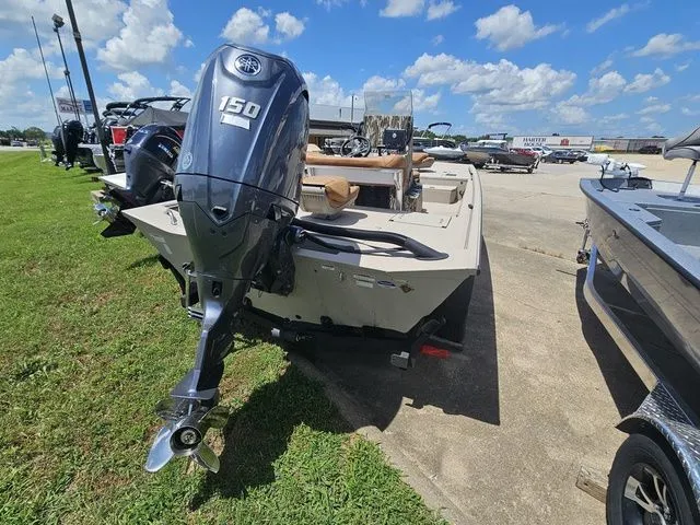 Slide: The Image of Avid 20 Rogue 2024 - 3