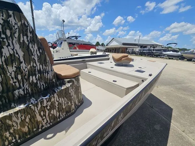 Slide: The Image of Avid 20 Rogue 2024 - 4