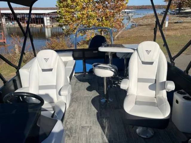 Slide: The Image of Viaggio By Misty Harbor Diamante B D23B 2023 - 10