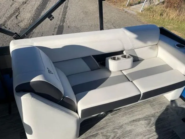 Slide: The Image of Viaggio By Misty Harbor Diamante B D23B 2023 - 4