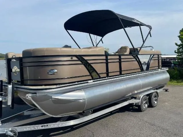 The Image of Veranda VR22RC Tri-Toon 2024 - 1