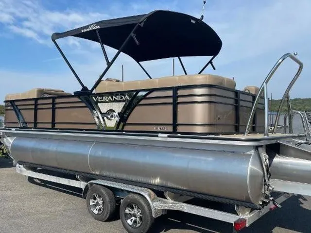 Slide: The Image of Veranda VR22RC Tri-Toon 2024 - 3