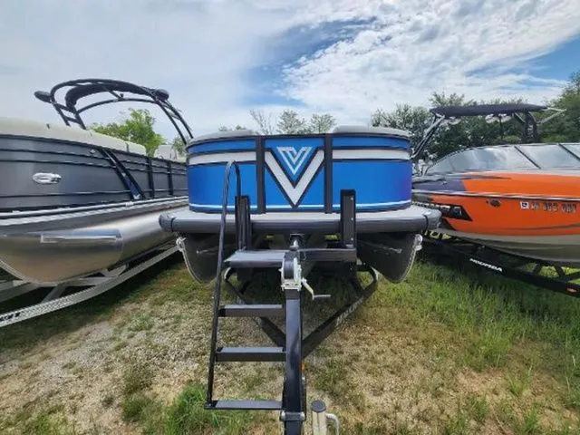 Slide: The Image of Viaggio By Misty Harbor Lago X-22Q 27" Triple 2024 - 6