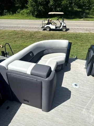 Slide: The Image of Viaggio By Misty Harbor Lago X-22S 27" Triple 2024 - 10