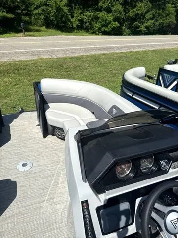 Slide: The Image of Viaggio By Misty Harbor Lago X-22S 27" Triple 2024 - 2