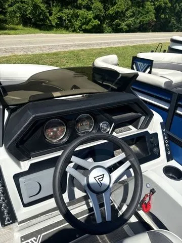 Slide: The Image of Viaggio By Misty Harbor Lago X-22S 27" Triple 2024 - 7