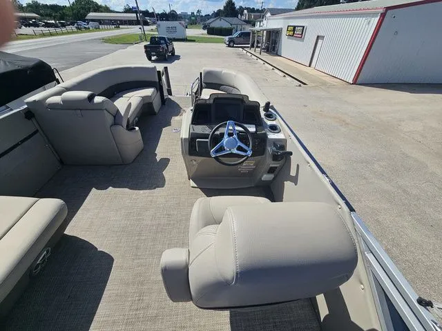 Slide: The Image of Silver Wave 2410 SW3 RLP 2024 - 7