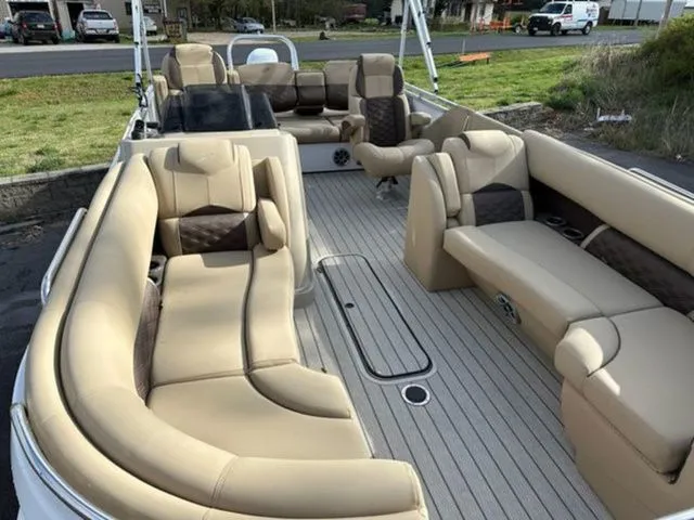 Slide: The Image of Silver Wave 2610 SW7 JS 2024 - 14