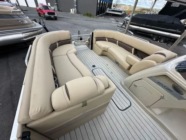 Slide: The Image of Silver Wave 2610 SW7 JS 2024 - 16