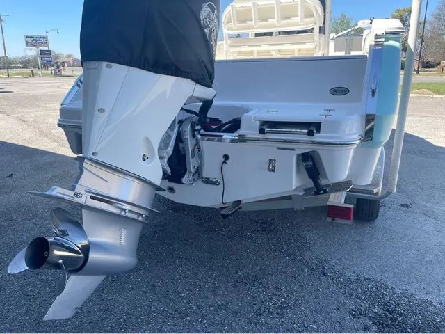 Slide: The Image of Robalo R230 Center Console 2020 - 4