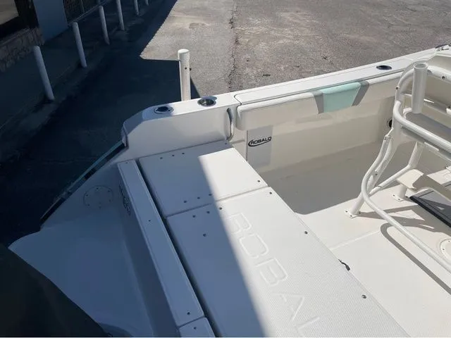 Slide: The Image of Robalo R230 Center Console 2020 - 9