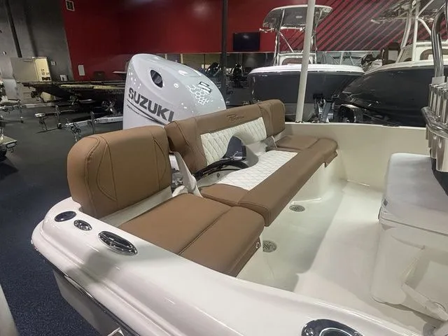 Slide: The Image of Pioneer 180 Islander 2026 - 11