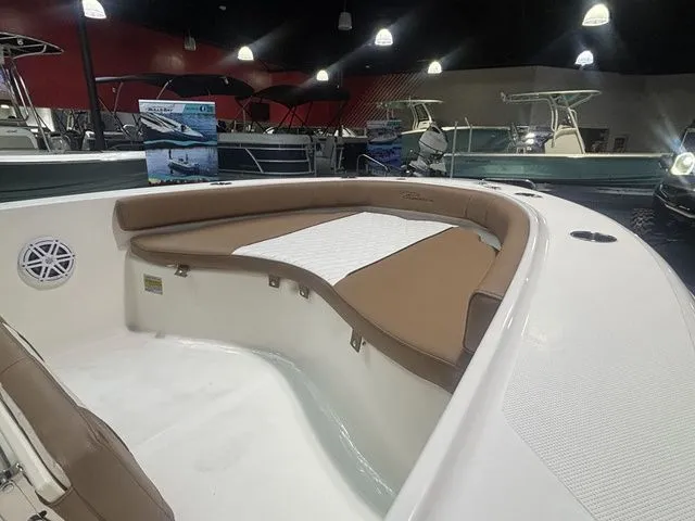 Slide: The Image of Pioneer 180 Islander 2026 - 13