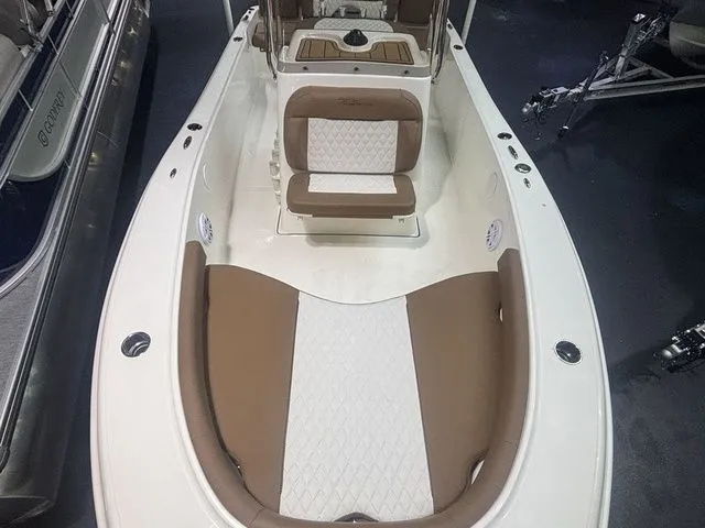 Slide: The Image of Pioneer 180 Islander 2026 - 16