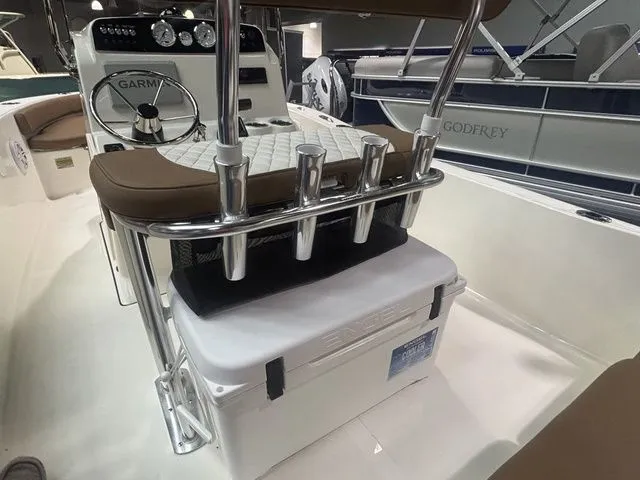 Slide: The Image of Pioneer 180 Islander 2026 - 25