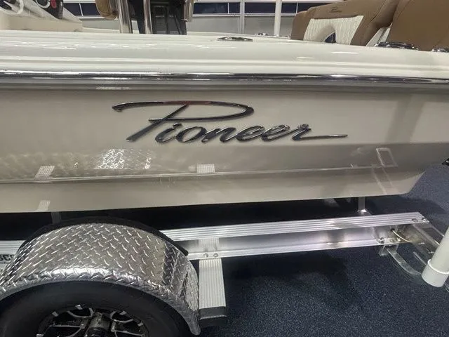 Slide: The Image of Pioneer 180 Islander 2026 - 31