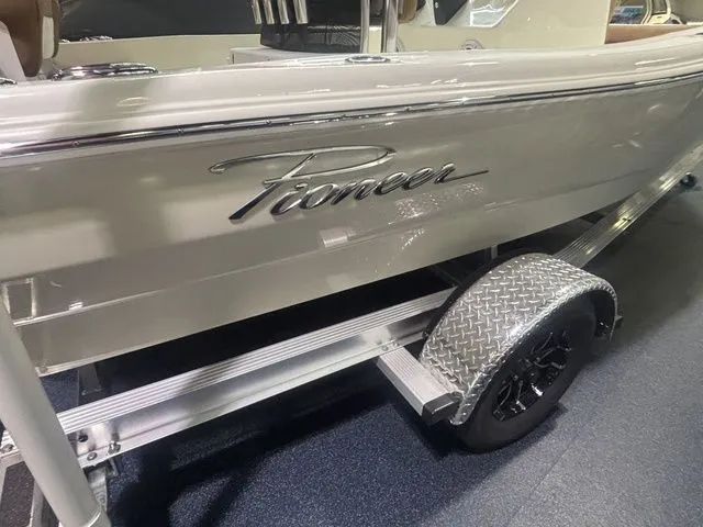 Slide: The Image of Pioneer 180 Islander 2026 - 8