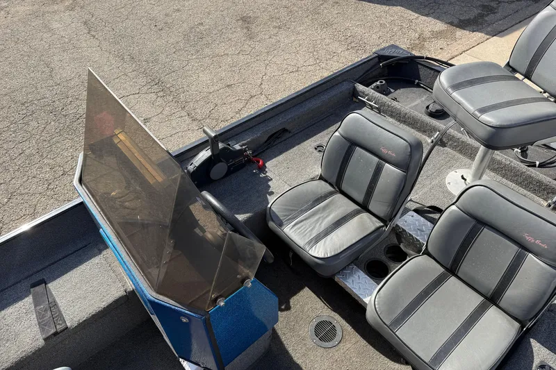 Slide: The Image of 1997 Tuffy 1700 ESOX MAGNUM boat interior with seats and steering console. - 14