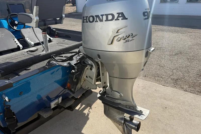 Slide: The Image of 1997 Tuffy 1700 ESOX MAGNUM boat with Honda Four Stroke outboard motor. - 20