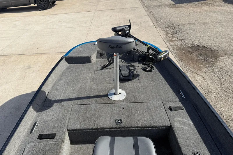 Slide: The Image of 1997 Tuffy 1700 ESOX MAGNUM boat deck with seat and trolling motor. - 9